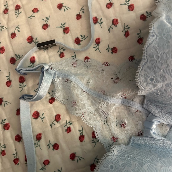 Victoria’s Secret Lingerie Bra NWT - Picture 4 of 4